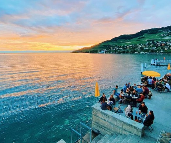 les-bains-payes-buvette-vevey-tapas-aperitif-vue-lac-leman