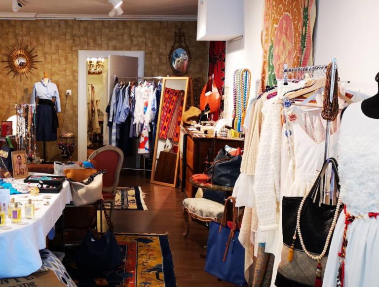 boutique-rolle-voyage-créations-originalité-couleurs-habits-insolite